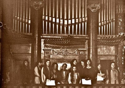 Fotografía del órgano de la Iglesia de Santiago en 1928